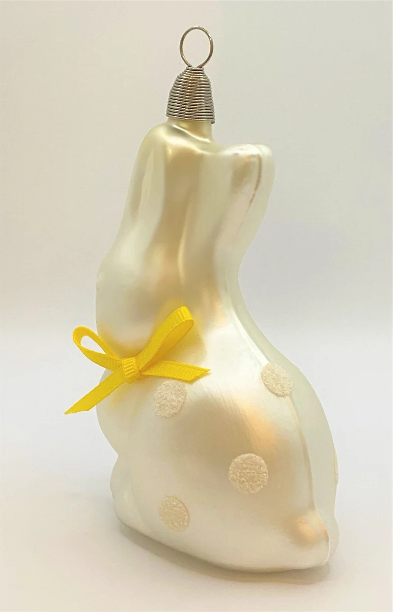 Weisser sitzender Osterhase
