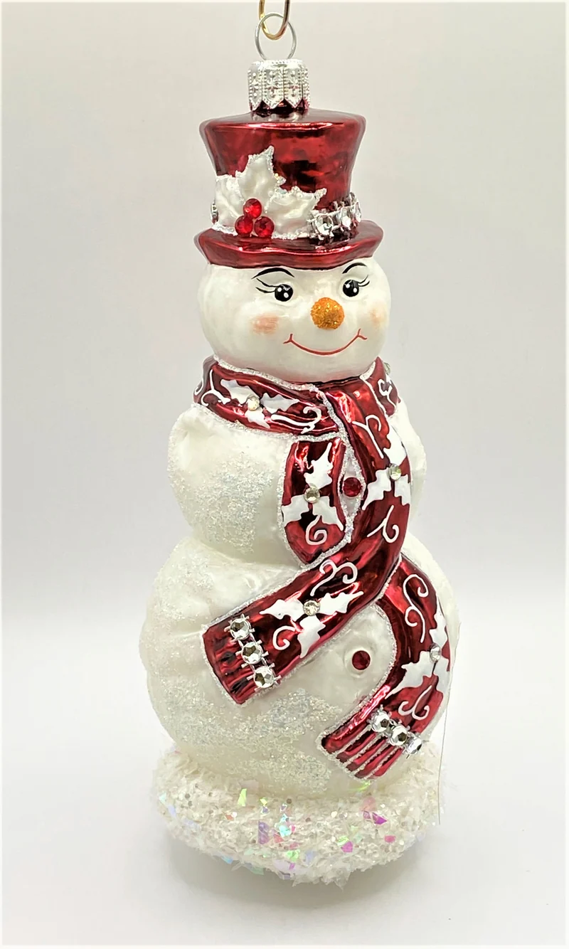 Schneemann mit rotem Schal und Hut