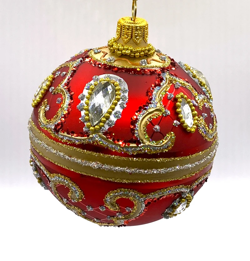 Kugel warmes Rot mit Barock Muster, silberne Steine