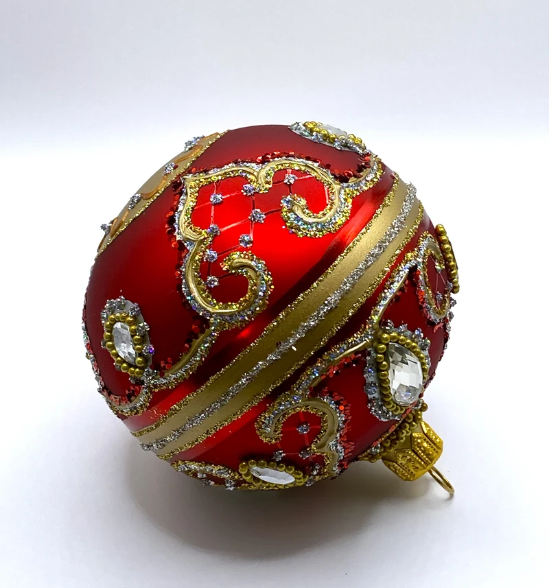 Kugel warmes Rot mit Barock Muster, silberne Steine