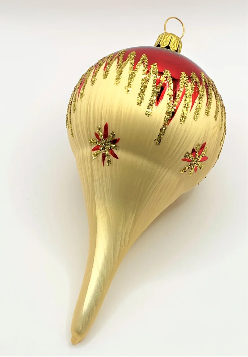 Langer Tropfen Rot und goldenem Eislack