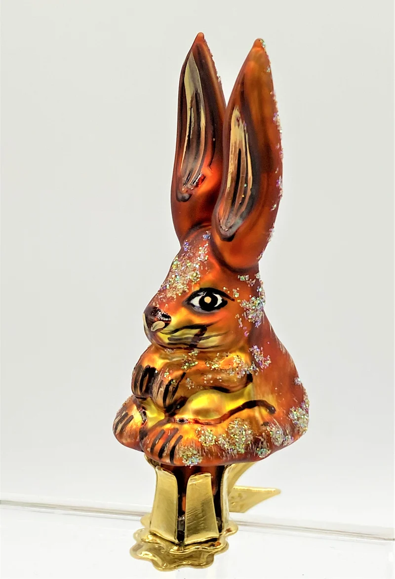 Kleiner brauner Hase auf Clip
