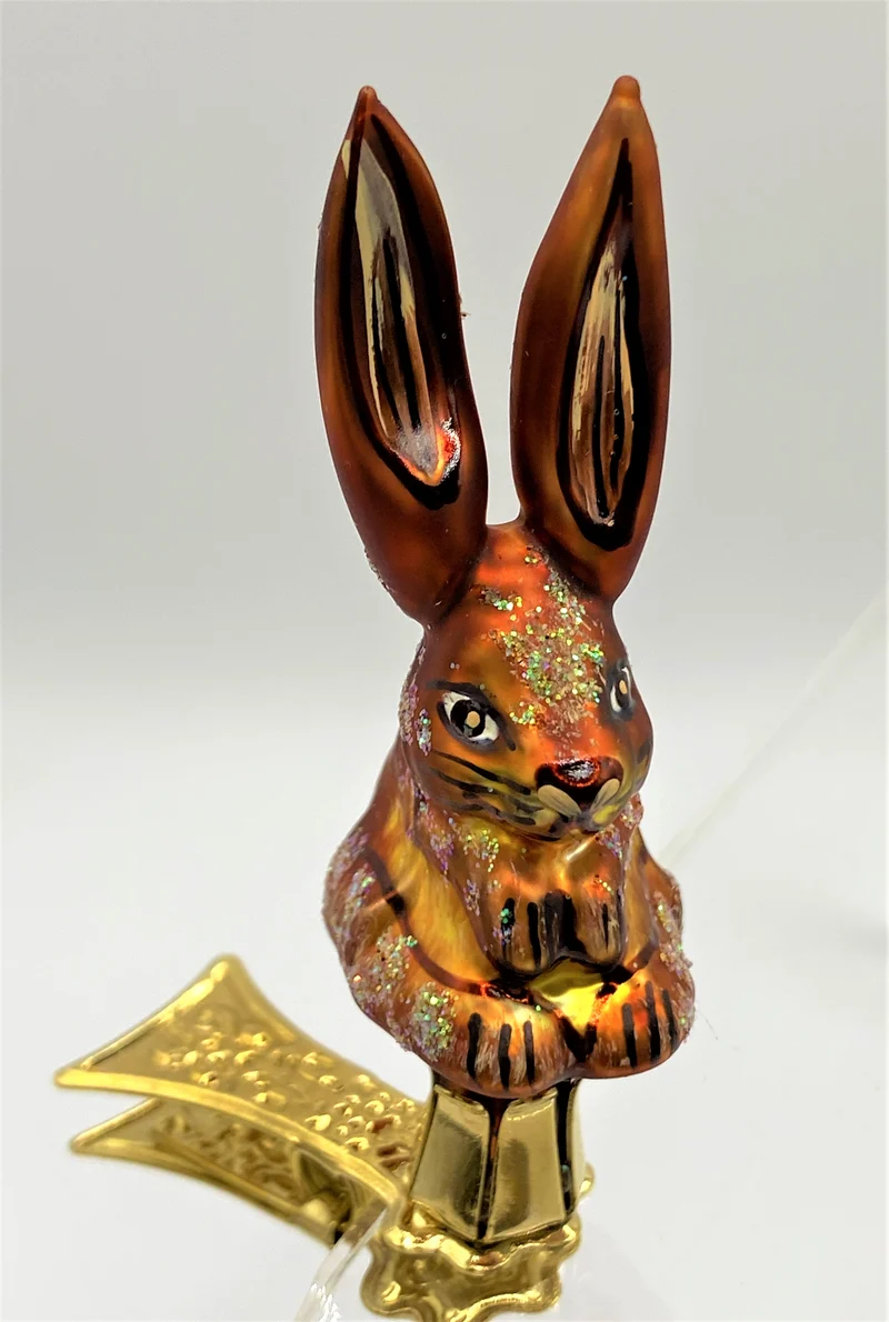 Kleiner brauner Hase auf Clip