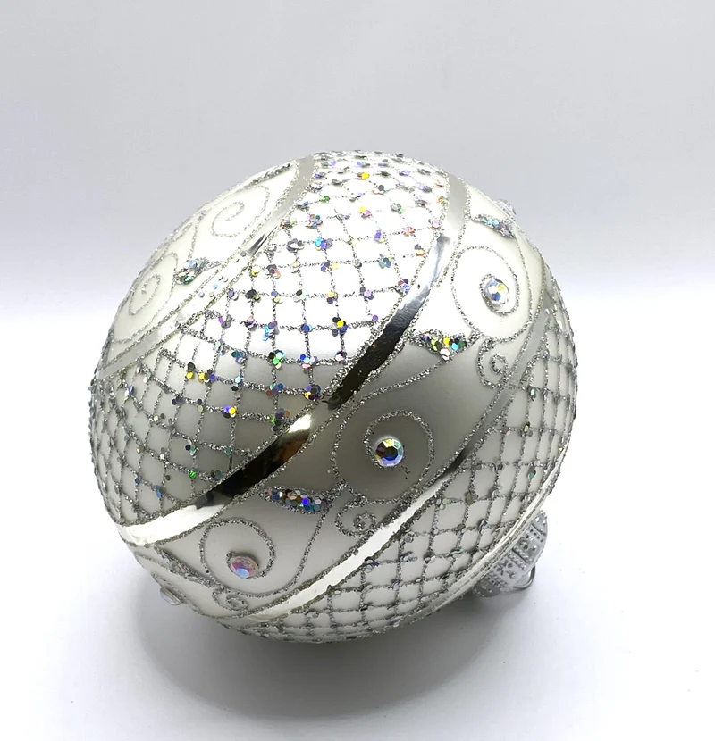 Kugel weiss silber mit Barock-Gitterdekor
