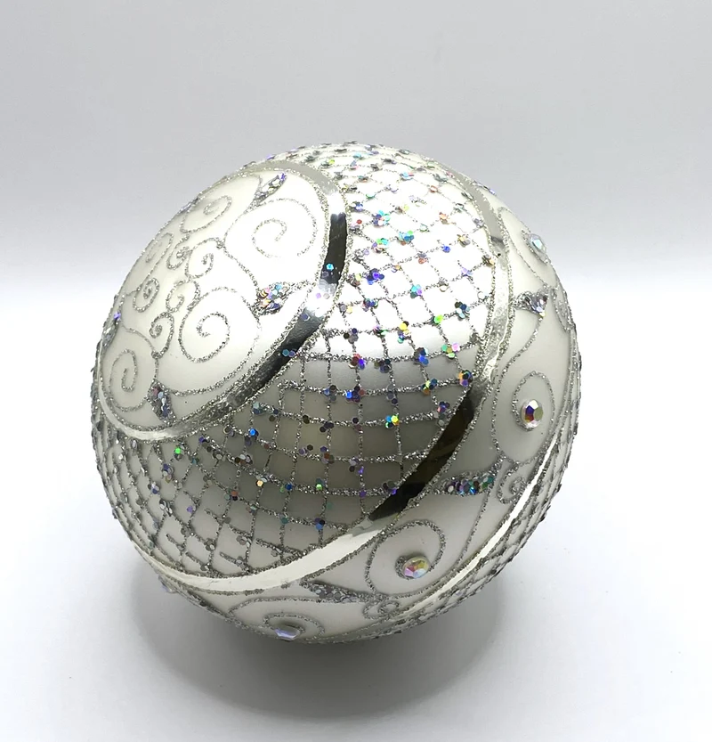 Kugel weiss silber mit Barock-Gitterdekor