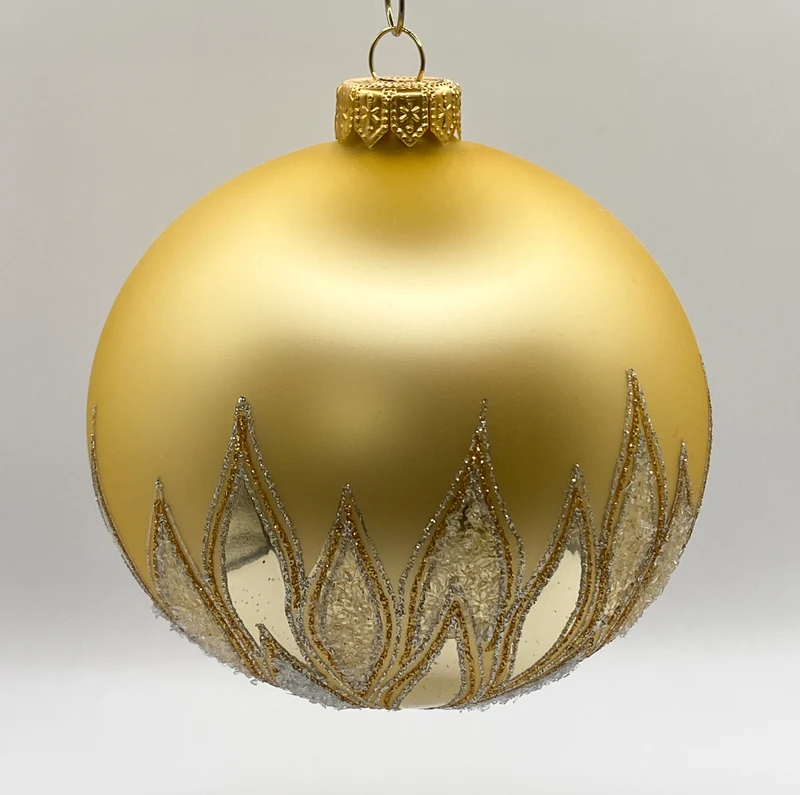 Kugel gold matt mit stilisiertem Blätterdekor
