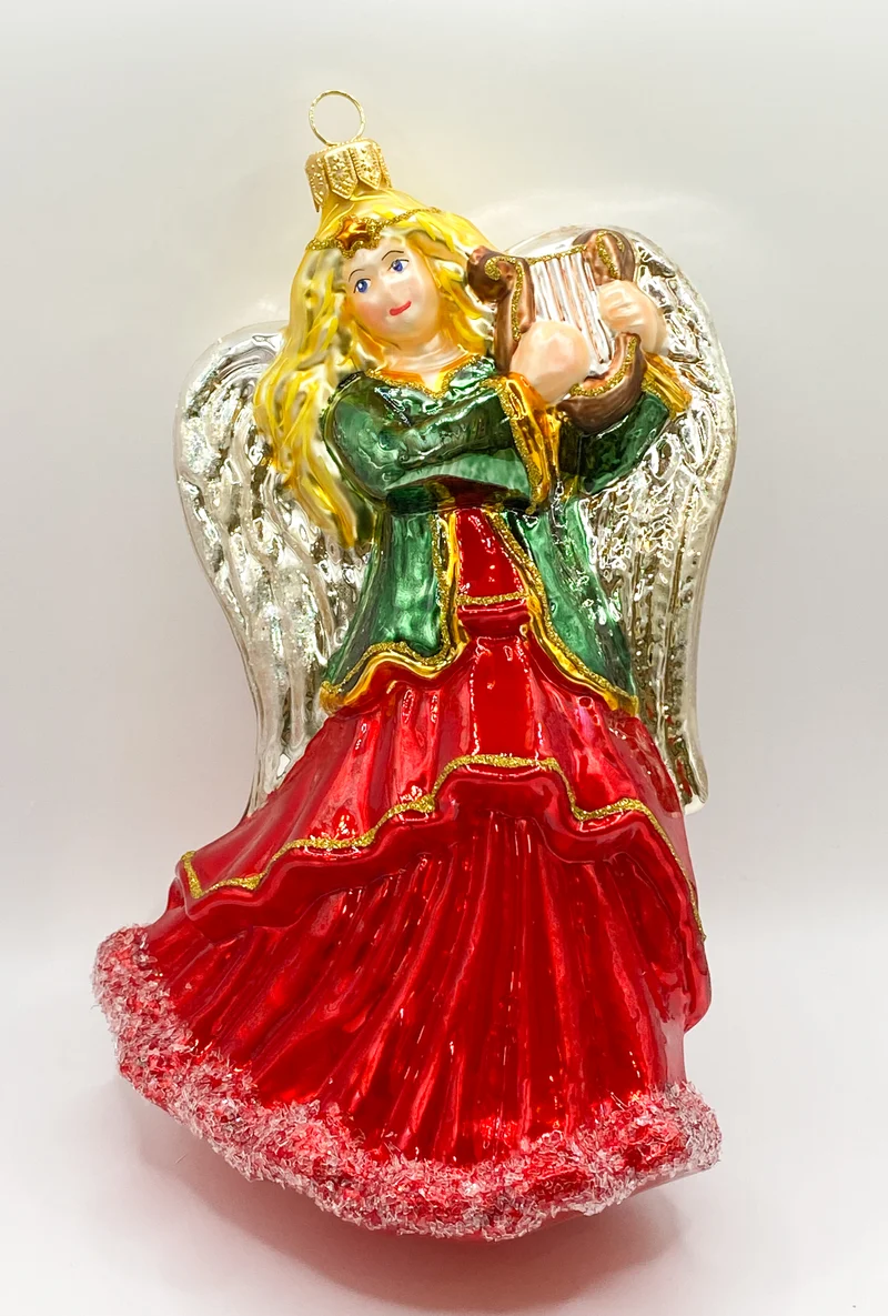 Engel im roten Kleid spielt die Lyra