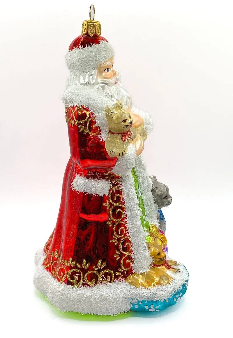 Der Weihnachtsmann ist mit den Katzen befreundet