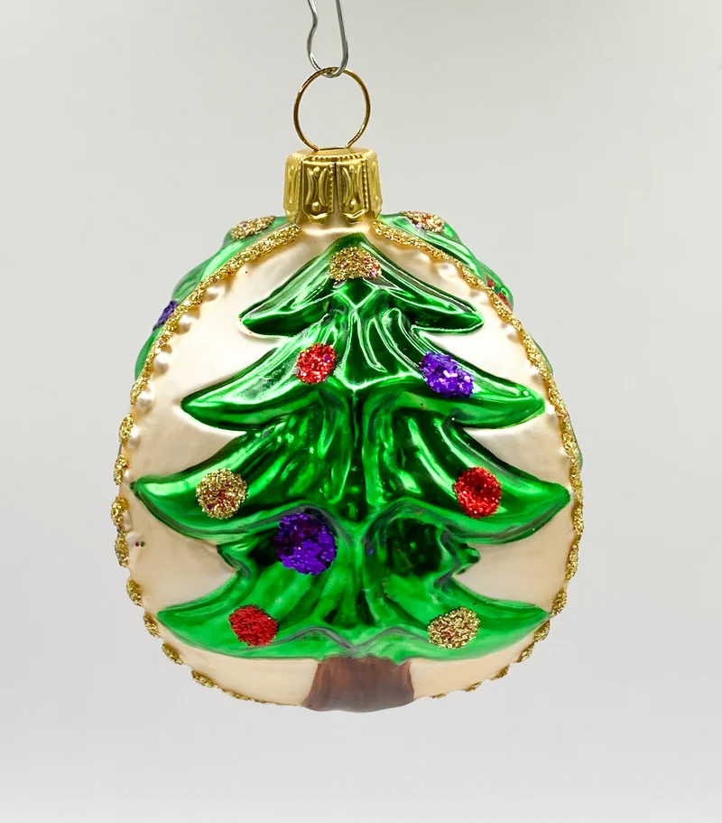 Fantasiekugel mit bunten Christbäumen