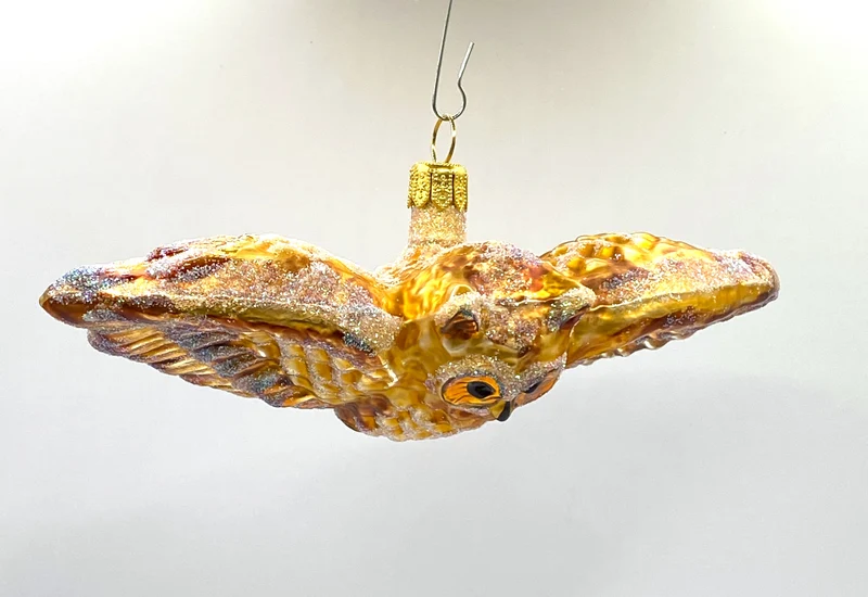 Fliegende braune Eule