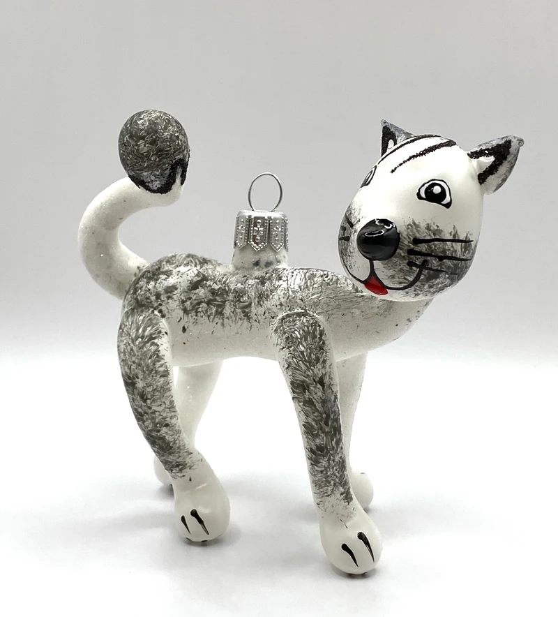 Grau melierte Katze