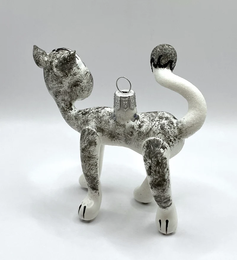 Grau melierte Katze