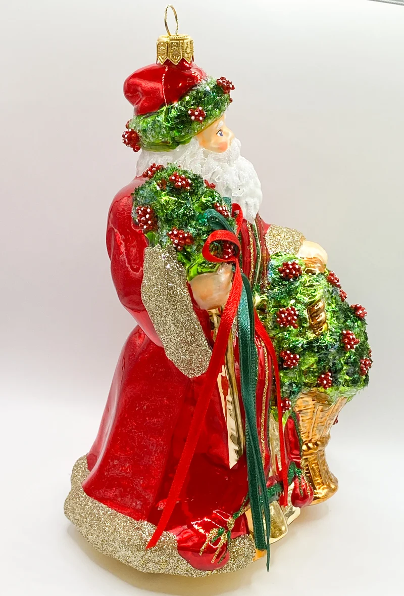 Der Weihnachtsmann bringt einen Korb voller Blumen