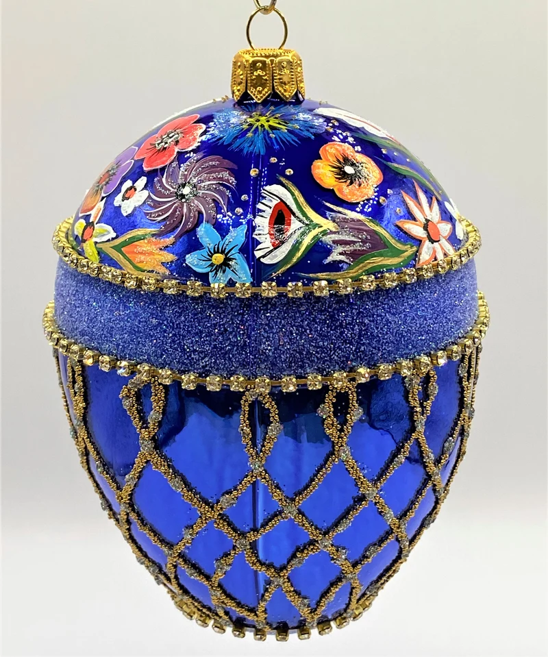 Blaue Ei-Form im Barockstil mit hübschem Blumendekor