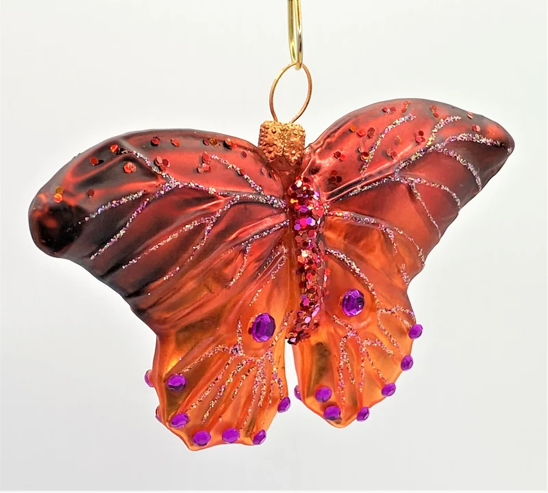 Rostroter Schmetterling mit violetten Schmucksteinen