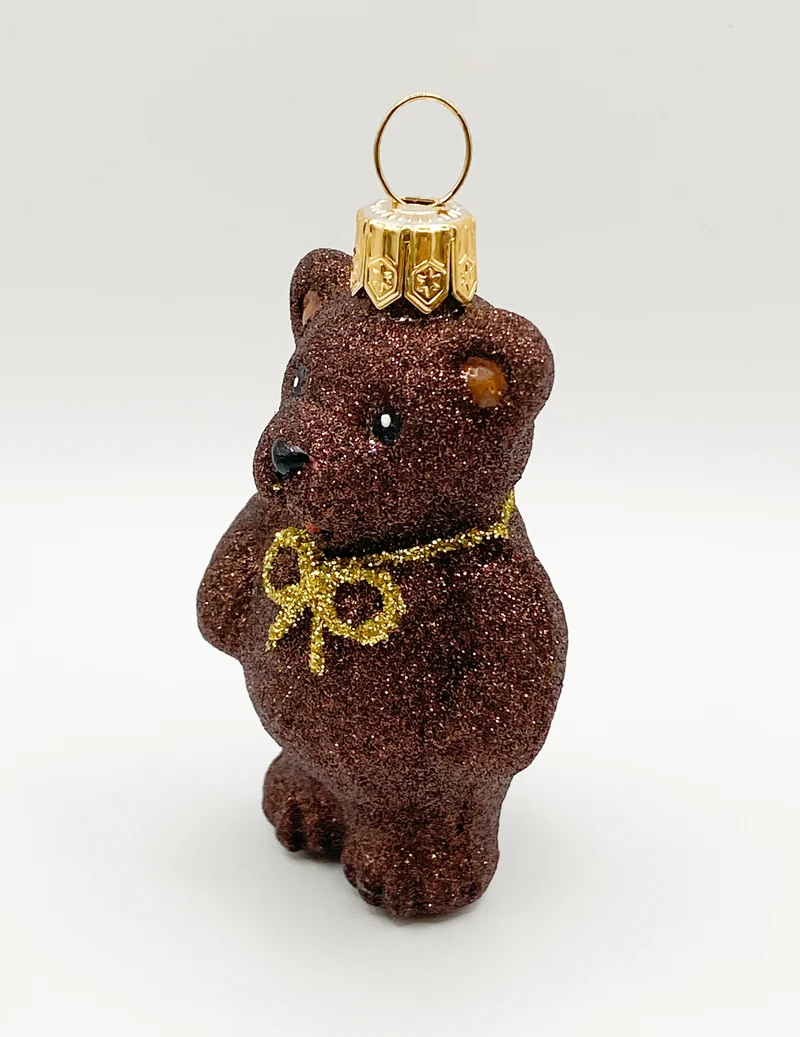 Brauner Teddybär mit goldener Schleife