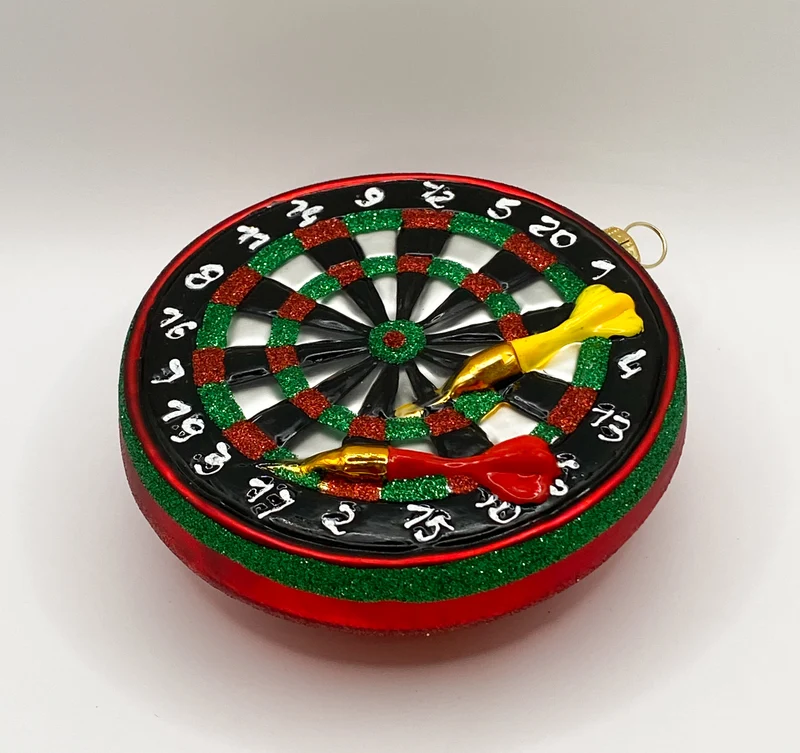 Dartscheibe mit zwei Darts-Pfeilen