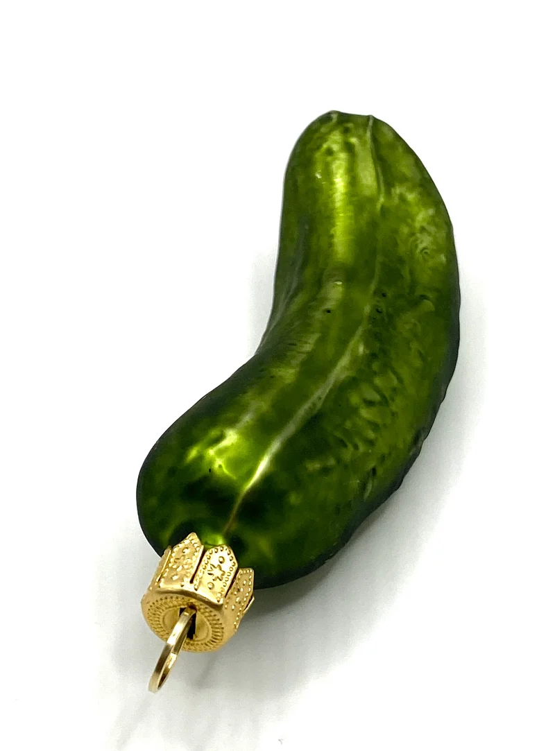 Olivgrüne Weihnachts-Gurke