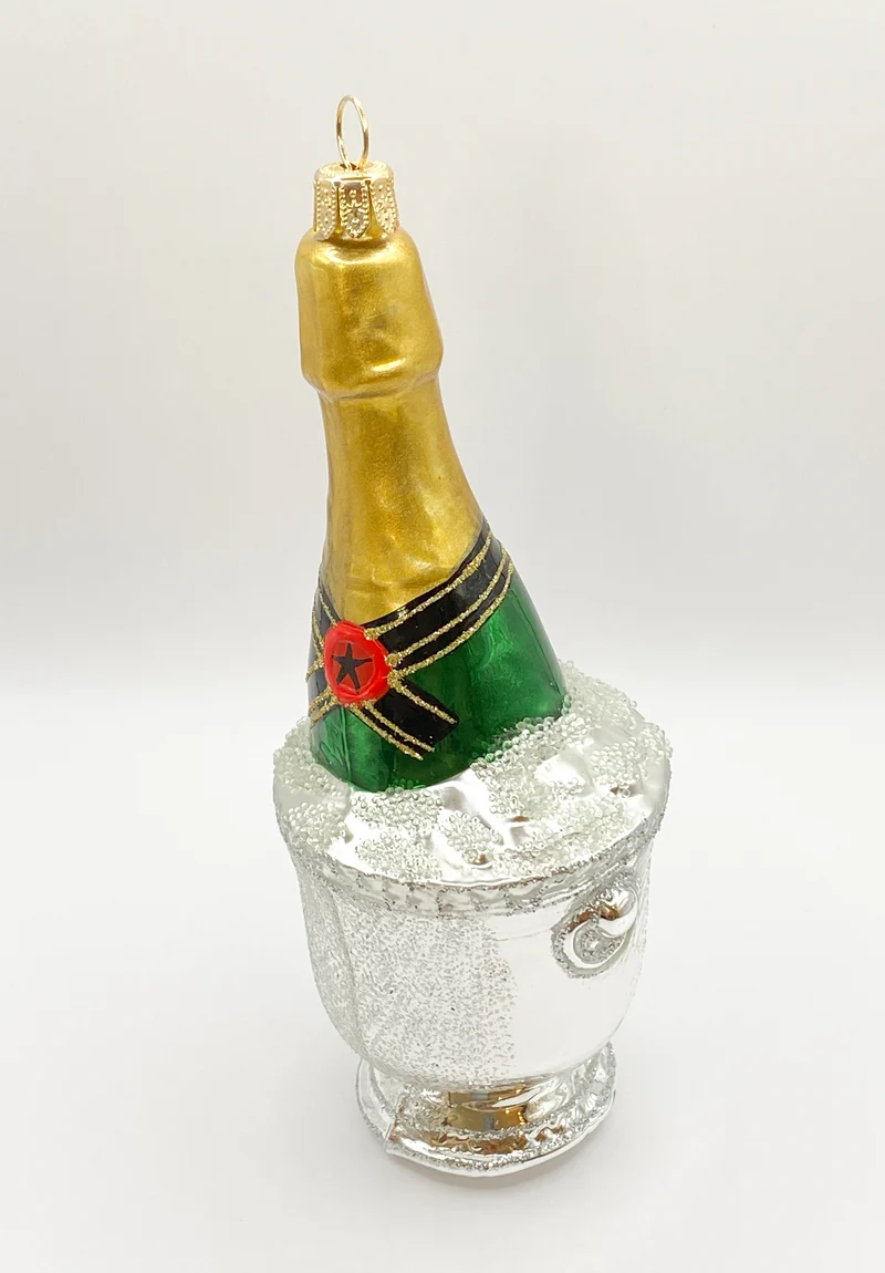 Champagner Flasche im Eiskühler