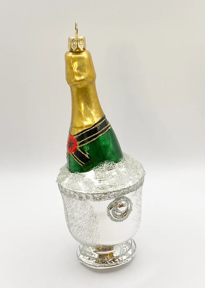 Champagner Flasche im Eiskühler