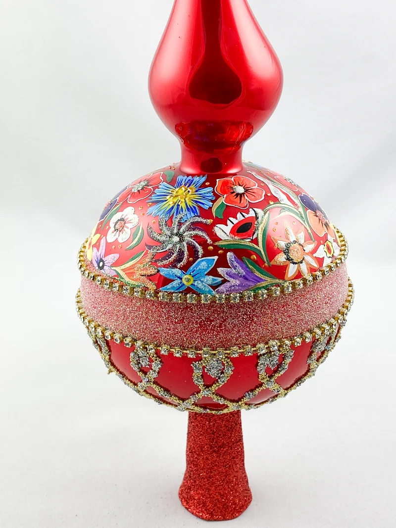 Rote Christbaumspitze im Barockstil mit hübschem Blumendekor