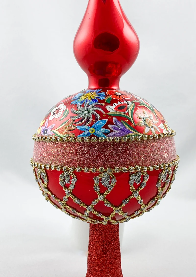 Rote Christbaumspitze im Barockstil mit hübschem Blumendekor
