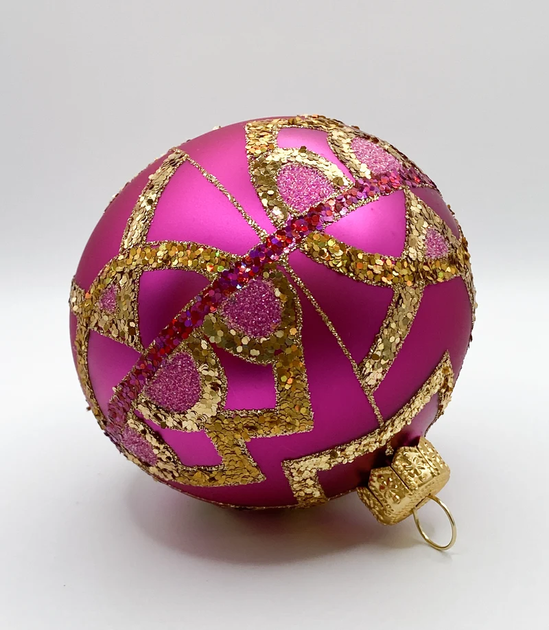 Kugel in Pink mit goldenem Dekor