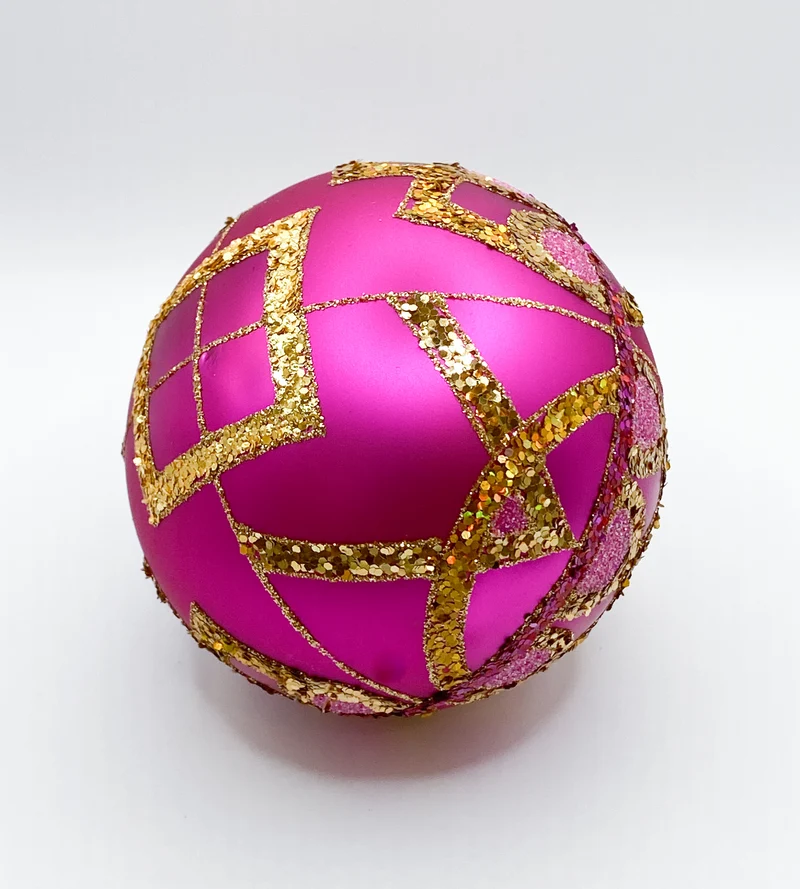 Kugel in Pink mit goldenem Dekor