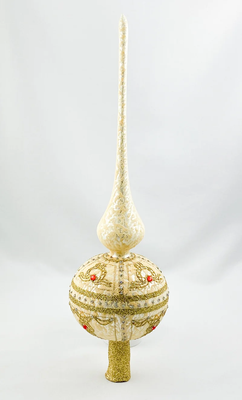 Gold cremefarbene Christbaumspitze im feinen Empirestil mit roten Schmucksteinen
