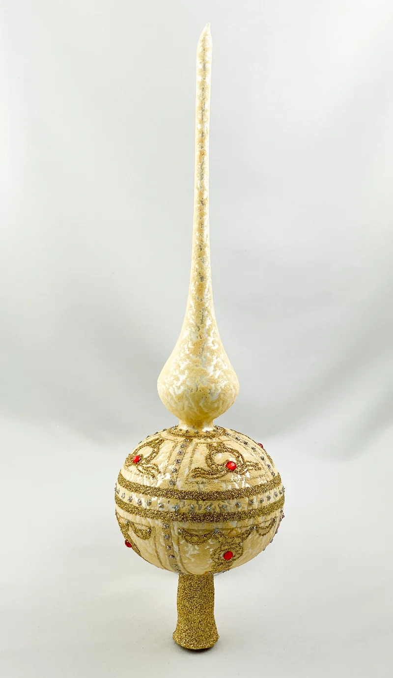 Gold cremefarbene Christbaumspitze im feinen Empirestil mit roten Schmucksteinen
