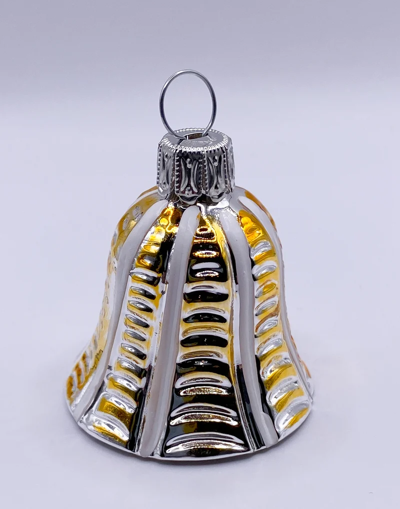 Silbernes Weihnachts-Glöckchen mit goldenen Streifen