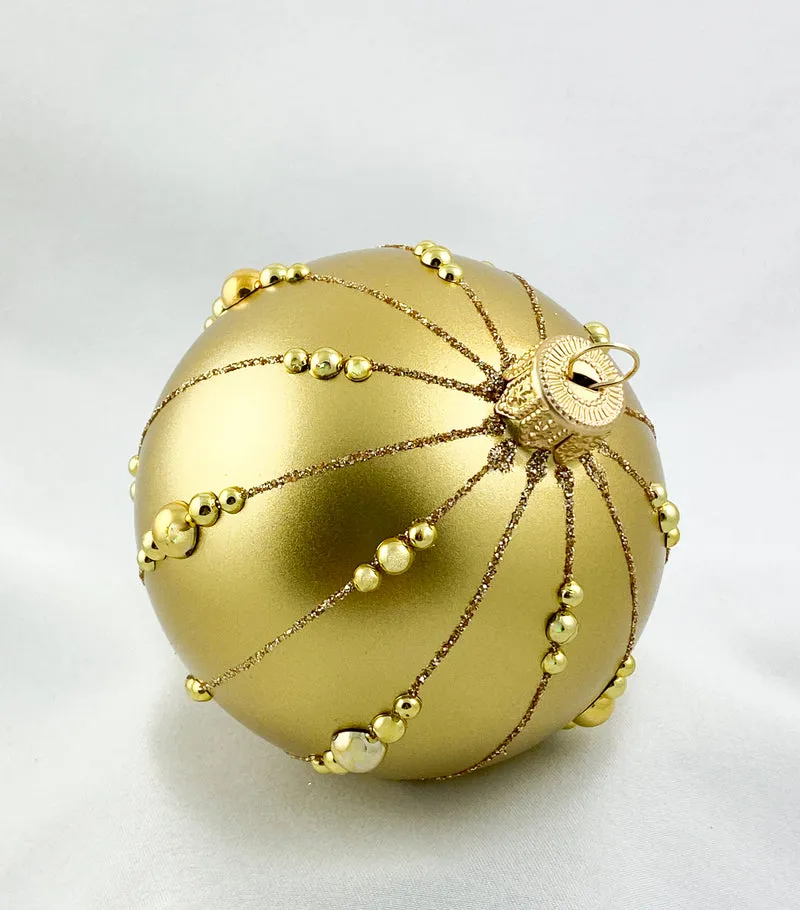 Kugel gold mit goldenen Steinen