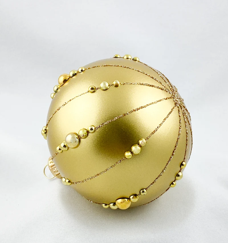 Kugel gold mit goldenen Steinen