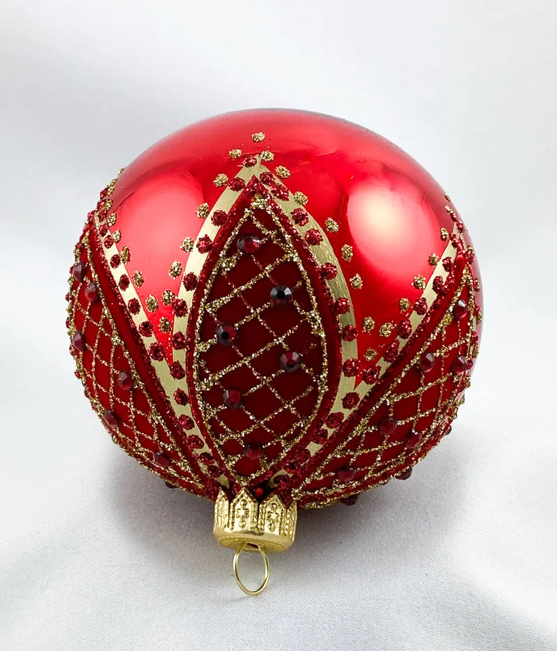 Kugel rot glänzend mit stilisiertem Blättermotiv