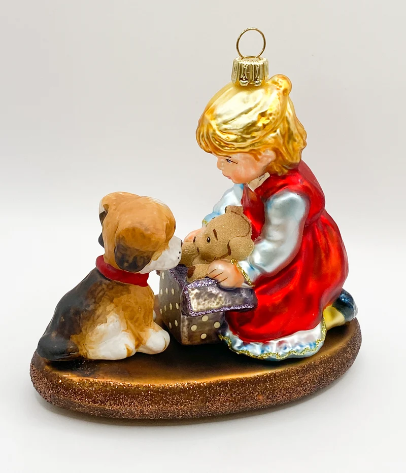 Das Mädchen zeigt dem Hündchen ihren Teddybär, KOMOZJA MOSTOWSKI