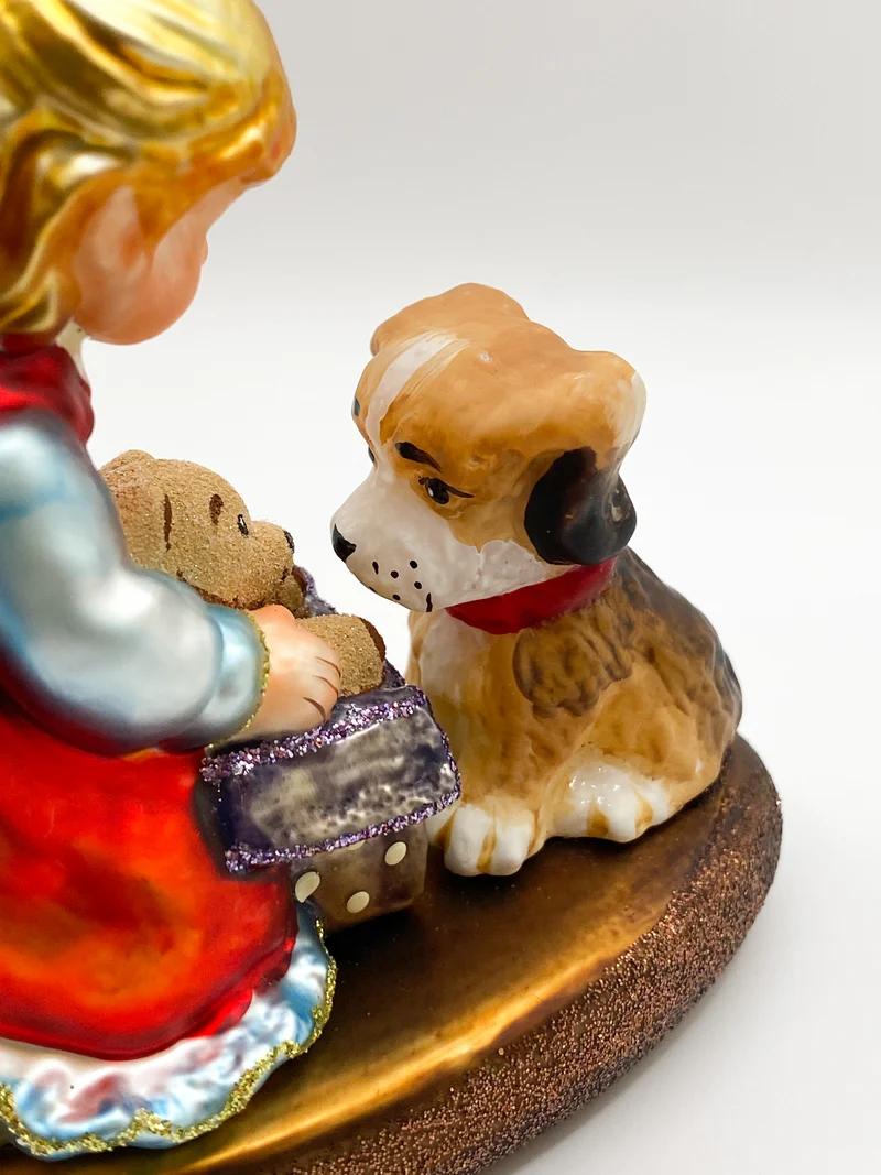 Das Mädchen zeigt dem Hündchen ihren Teddybär, KOMOZJA MOSTOWSKI