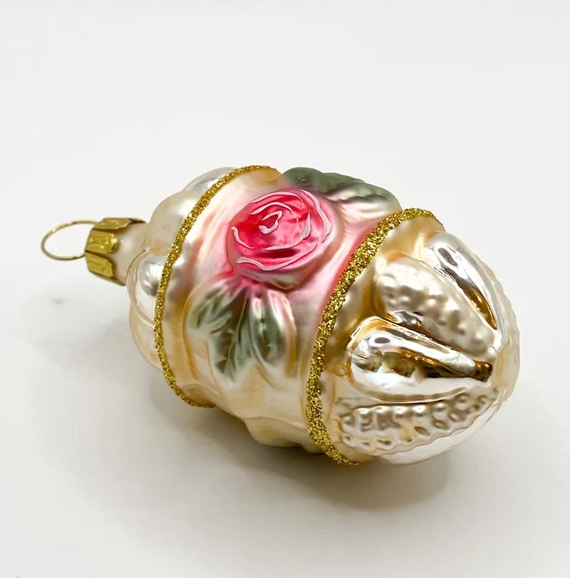 Historische Eiform mit Rosen-Dekor