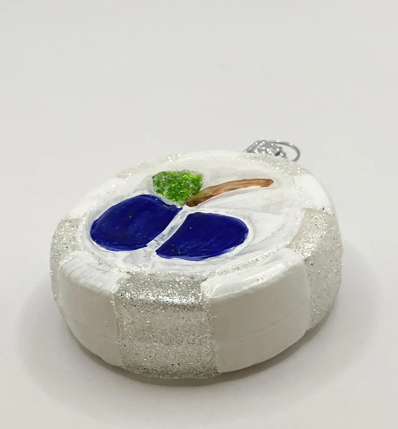 Weisser Bonbon mit Apfel-Motiv