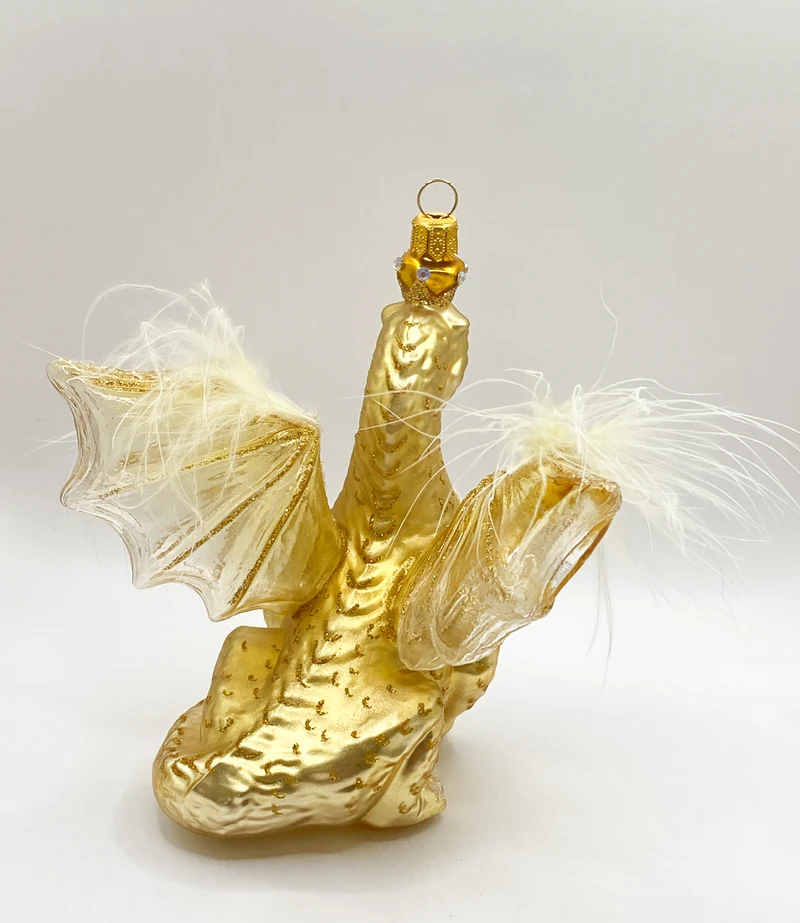 Goldener Drachen mit transparenten Flügeln