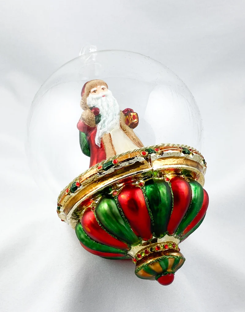 Weihnachtsmann mit Laterne in schön gestalteter Glaskugel, KOMOZJA MOSTOWSKI