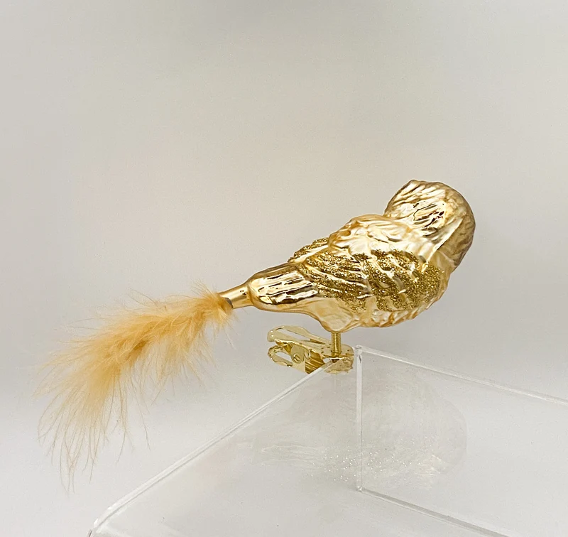 Goldenes Käuzchen mit buschigem Federnschwanz auf Clip