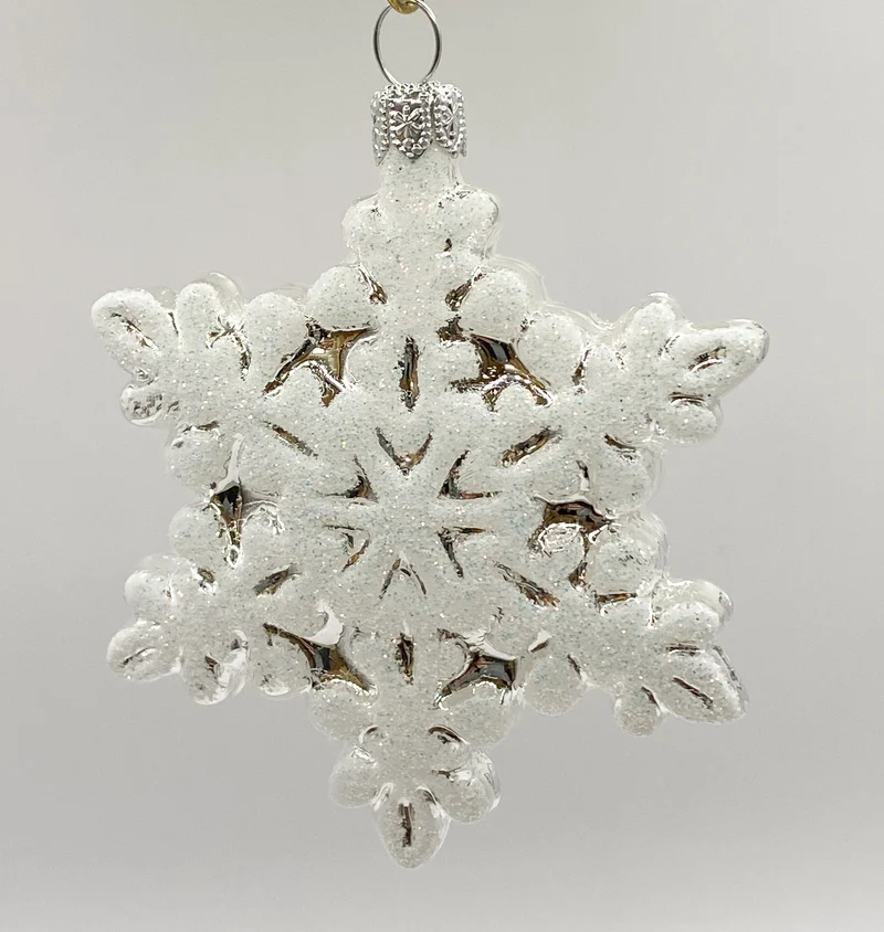 Silberne Schneeflocke mit weissem Glitzer