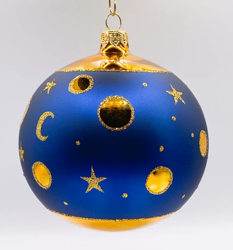 Dunkelblaue Kugel mit Sonne, Mond und Sternen