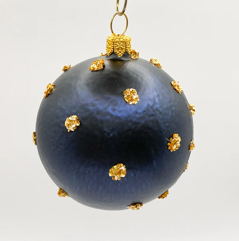 Dunkelblaue Kugel mit goldenem Sternendekor