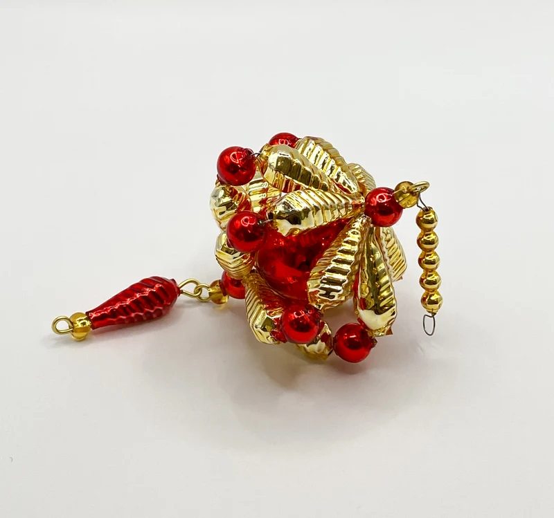 Lampion in Rot und Gold mit Gablonzer Perlen
