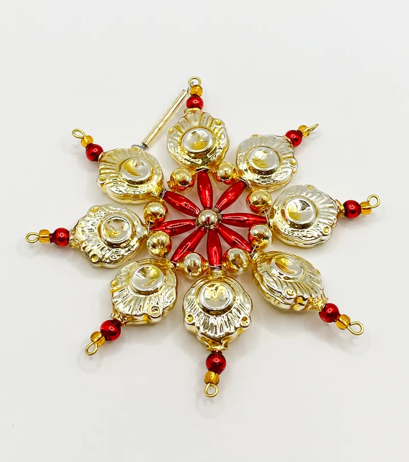Stern in Rot und Gold mit Gablonzer Perlen