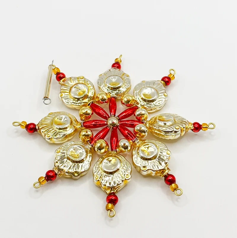 Stern in Rot und Gold mit Gablonzer Perlen