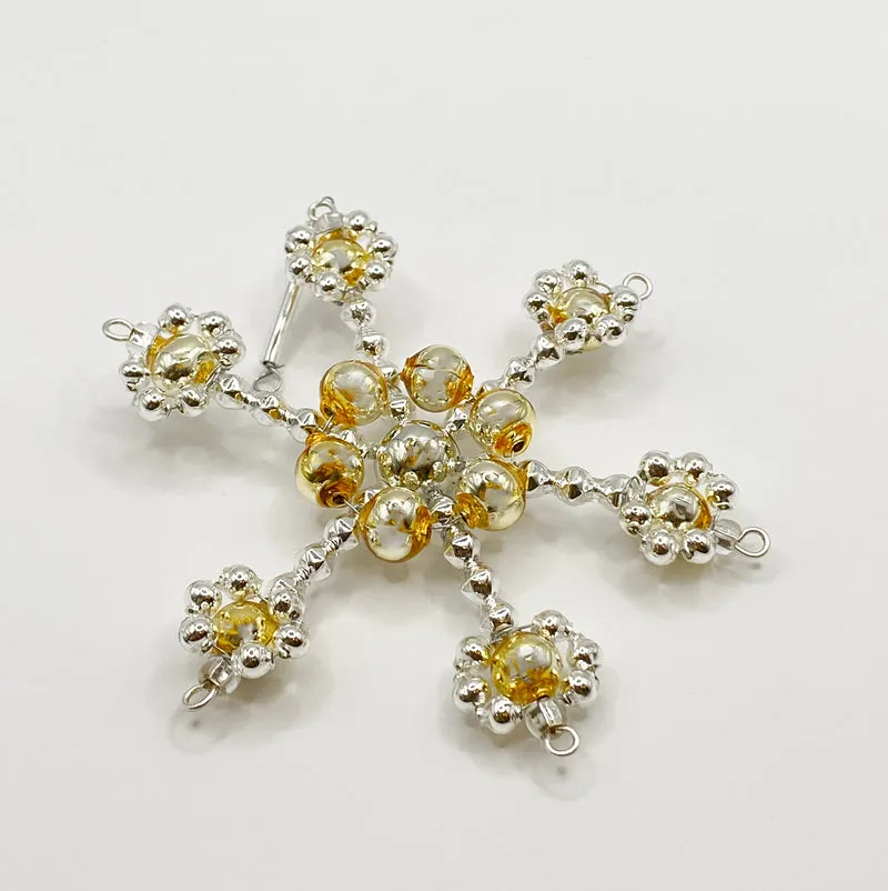 Gold und Silber Schneeflocke mit Gablonzer Perlen