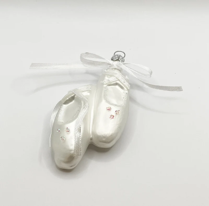 Weisse Ballett-Schuhe für die Prima Ballerina