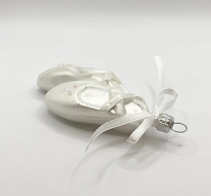 Weisse Ballett-Schuhe für die Prima Ballerina